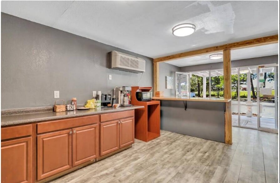 More Photos Of 4071 US 17, Richmond Hill Hotel For Sale