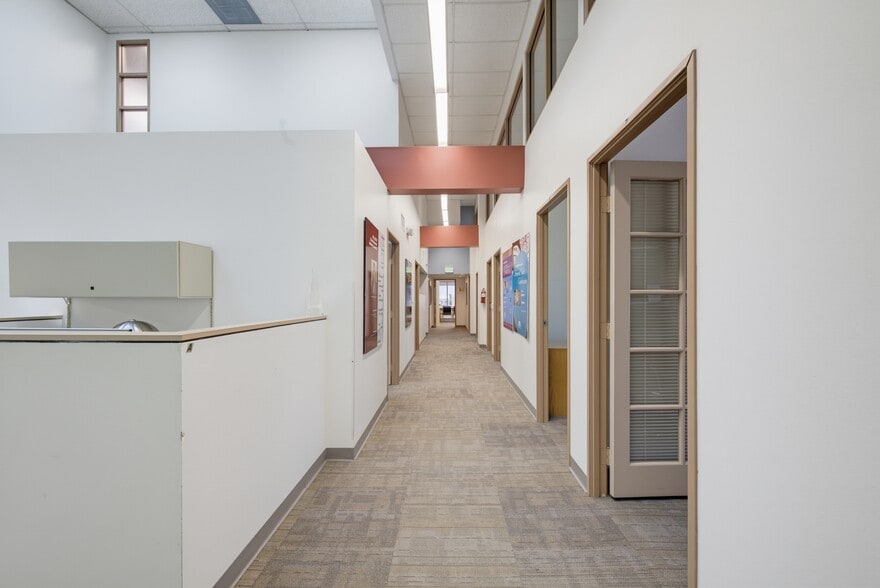 More Photos Of 10495 Santa Monica Blvd, Los Angeles Office For Sale