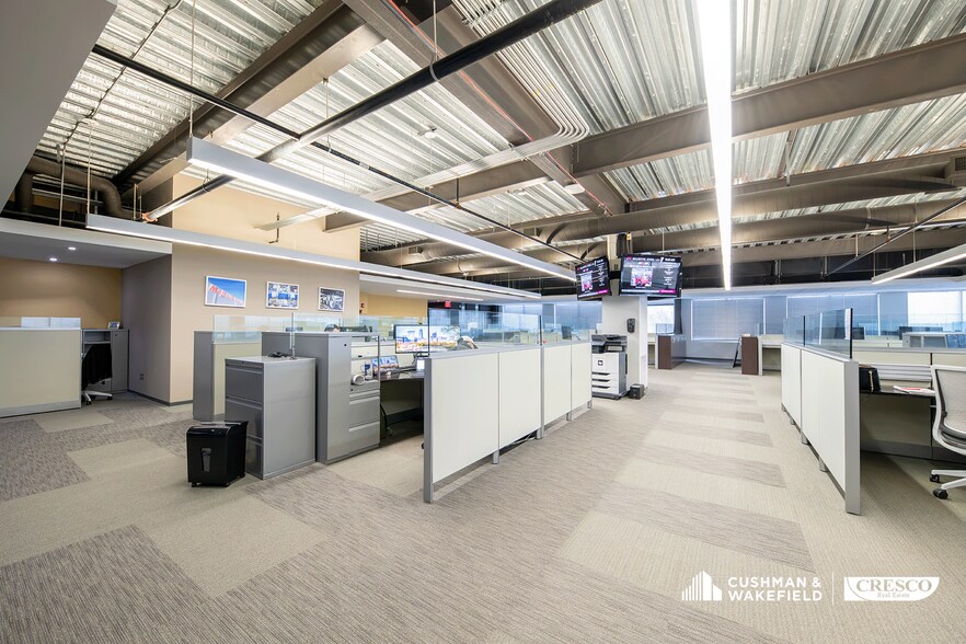 More Photos Of 31099 Chagrin Blvd, Pepper Pike Office For Sale