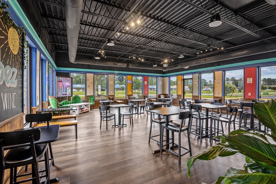 More Photos Of 413 W Main St, Havelock Fast Food For Lease