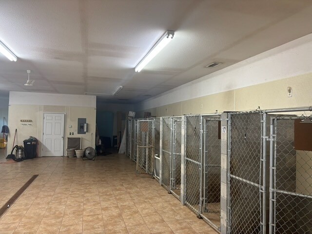More Photos Of 5330 1250 S, Haubstadt Veterinarian Kennel For Sale