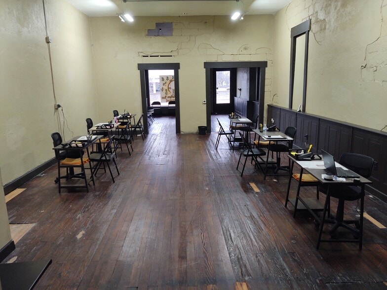 More Photos Of 310-312 Main St, Toledo Storefront Retail Residential For Lease