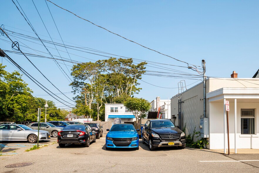 More Photos Of 40 Newtown Ln, East Hampton Storefront Retail Office For Lease
