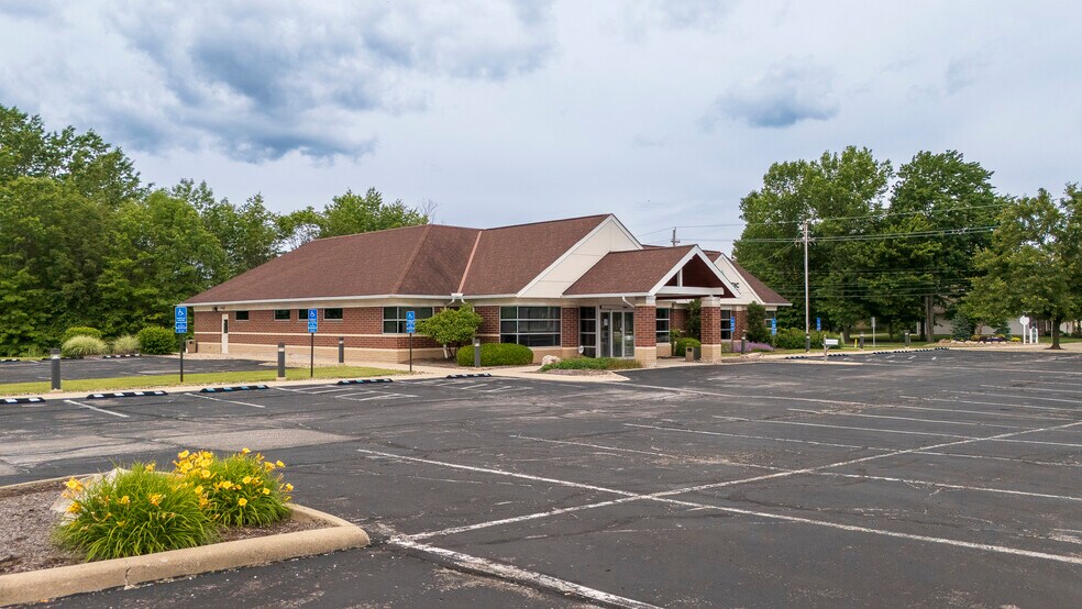 More Photos Of 1502 Traveler's Pt, Avon Medical For Lease