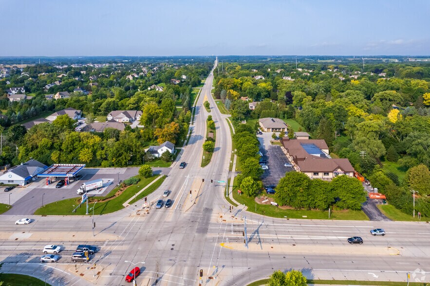 More Photos Of 7602 W Mequon Rd, Mequon Unknown For Lease