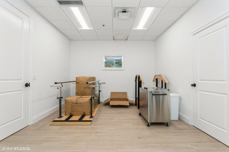 More Photos Of 2520 Tamiami Trl N, Nokomis Medical For Sale