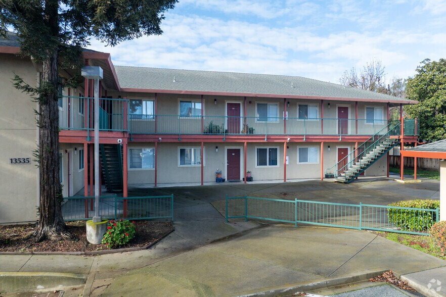 More Photos Of 13535-13545 Monterey Rd, San Martin Schools For Lease