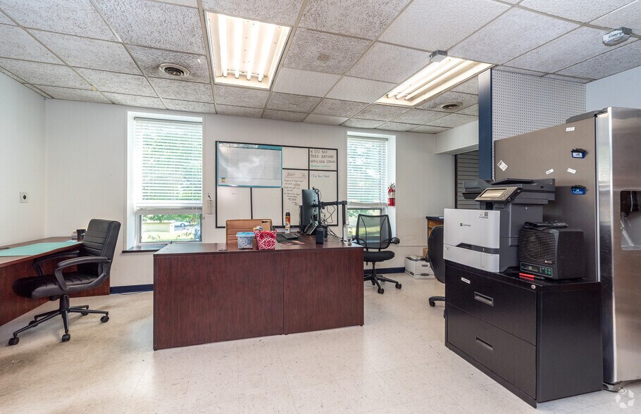More Photos Of 1454 Bethlehem Pike, North Wales Storefront Retail Office For Lease