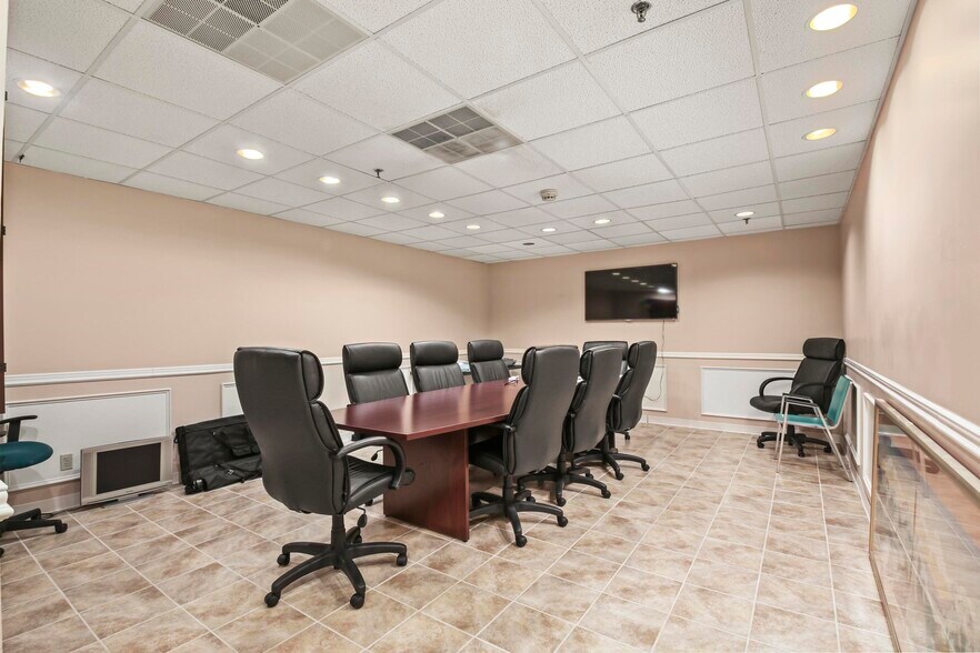 More Photos Of 200 S River St, Plains Medical For Sale