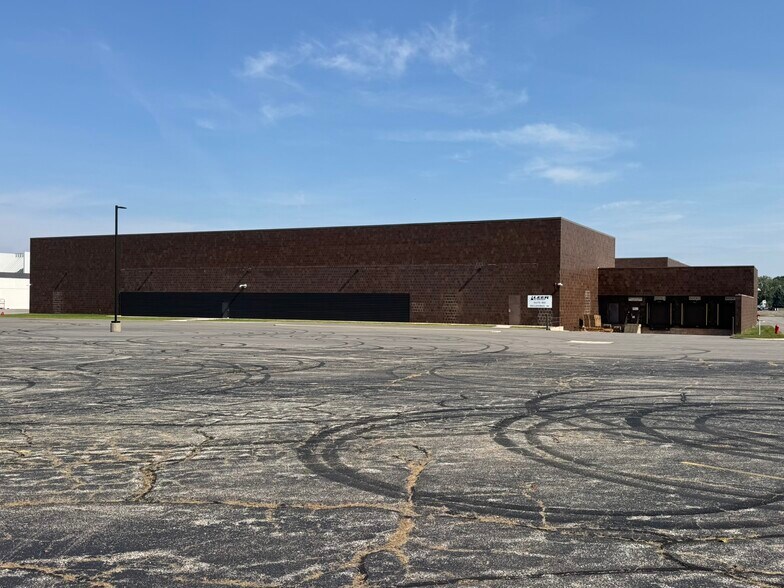 More Photos Of 3701 Main St, Elkhart Industrial For Lease