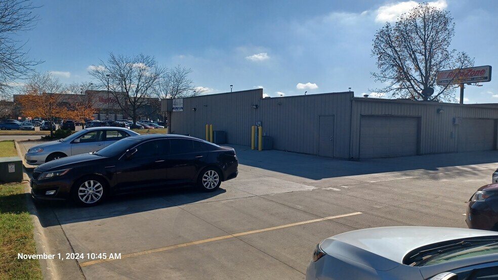 More Photos Of 822-826 S 4th St, Clinton Office For Sale