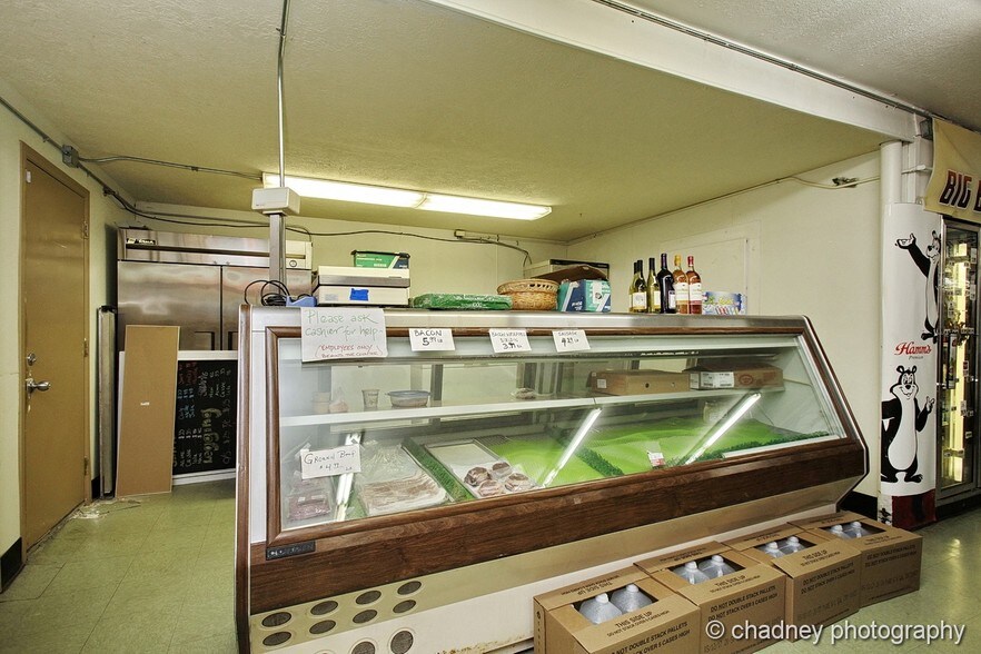 More Photos Of 31815 E Historic Columbia RI Hwy, Troutdale Convenience Store For Sale