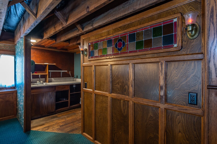 More Photos Of 115 NE Locust St, Oakland Restaurant For Sale