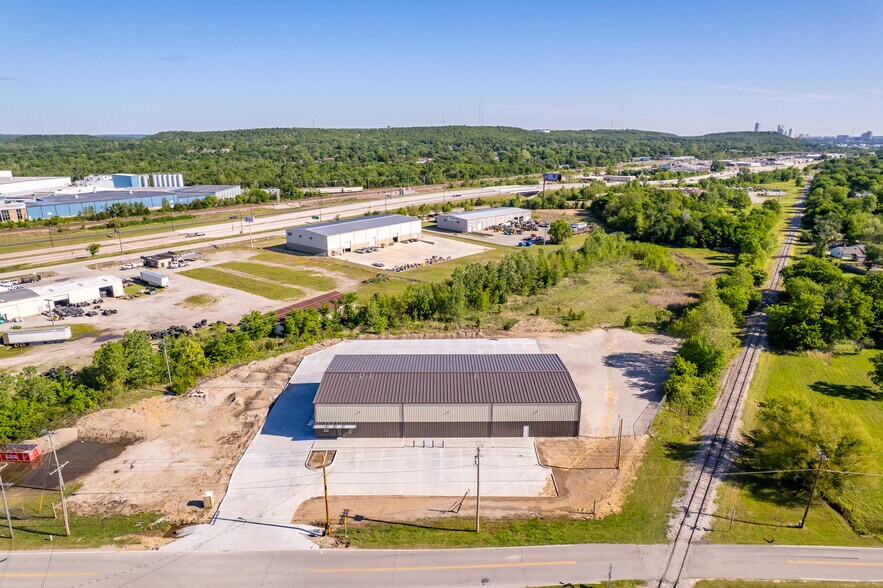 More Photos Of 3801 W 51st St, Tulsa Warehouse For Lease