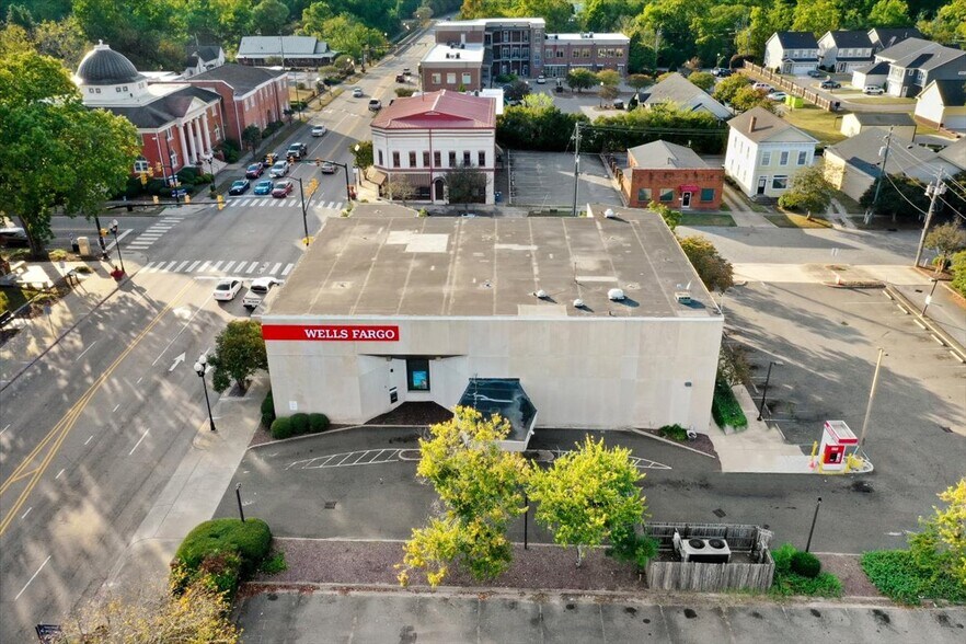 More Photos Of 201 E Market St, Smithfield Bank For Sale
