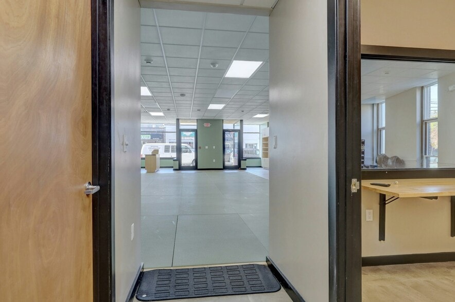 More Photos Of 1285-1291 Broad St, Bloomfield Medical For Lease