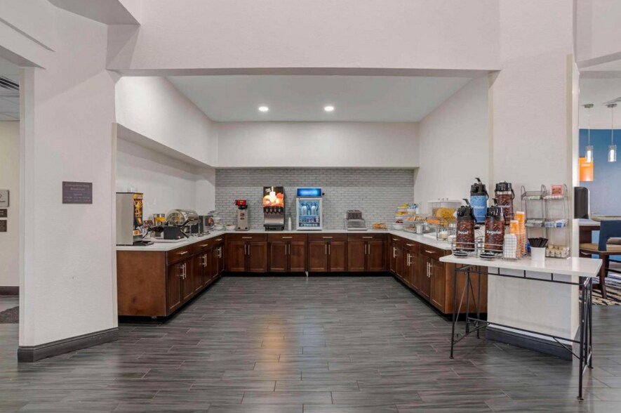 More Photos Of 122 Plaza Dr, Hattiesburg Hotel For Sale