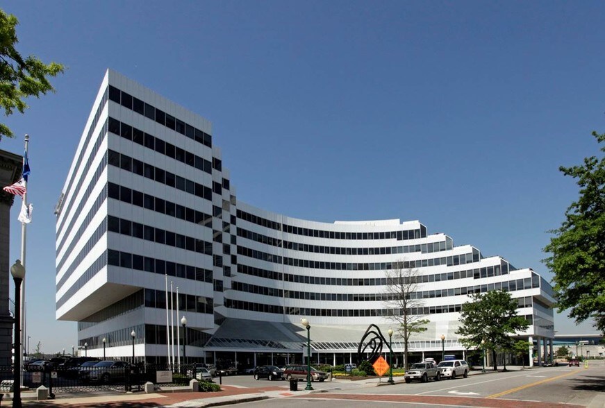 More Photos Of 101 W Main St, Norfolk Office For Lease