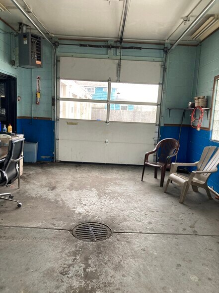 More Photos Of 2288 William St, Cheektowaga Service For Sale