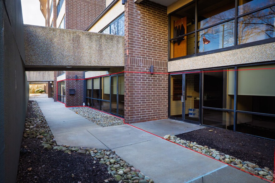 More Photos Of 750 Washington Rd, Mt Lebanon Apartments For Lease