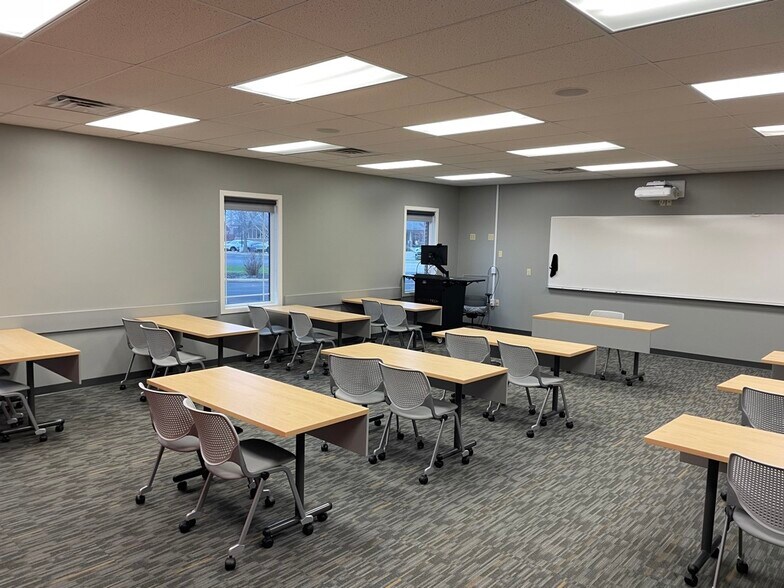 More Photos Of 881 Parkway Ave, Elkhart Medical For Lease