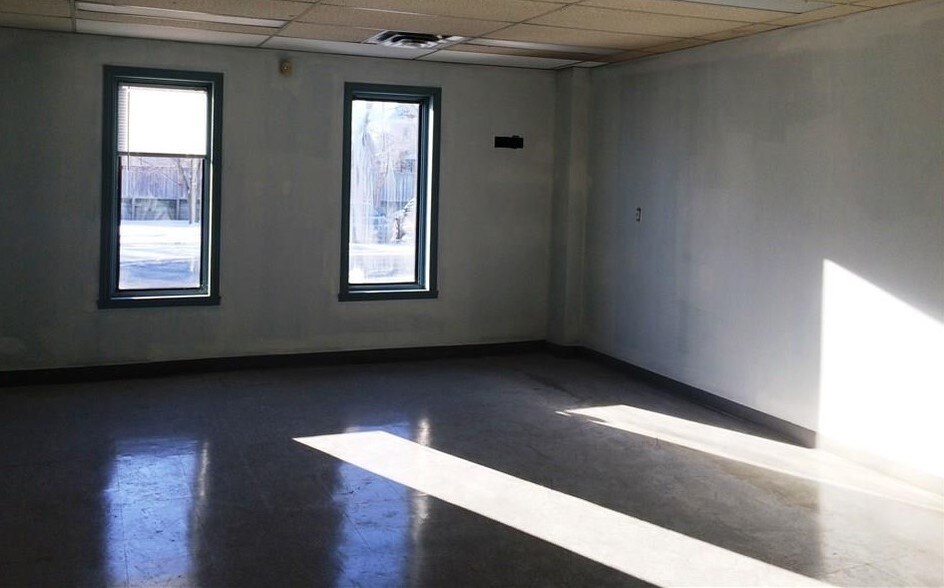 More Photos Of 501 Campbell St, Cornwall Office For Lease