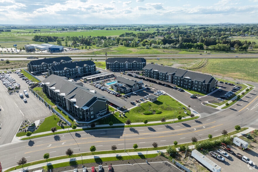 More Photos Of 3040 S South Fork Blvd, Idaho Falls Apartments For Sale