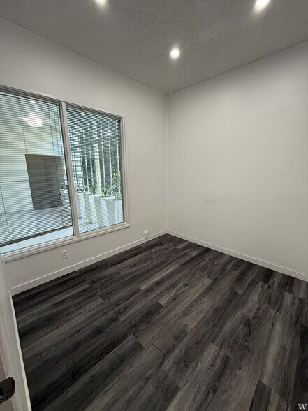 More Photos Of 8170 Beverly Blvd, Los Angeles Office For Lease