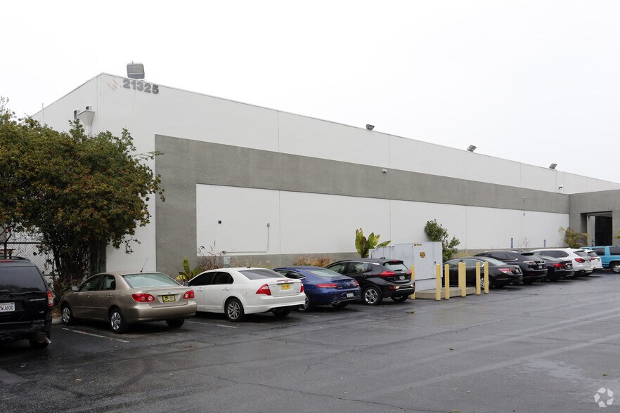 More Photos Of 21325 Superior St, Chatsworth Manufacturing For Lease