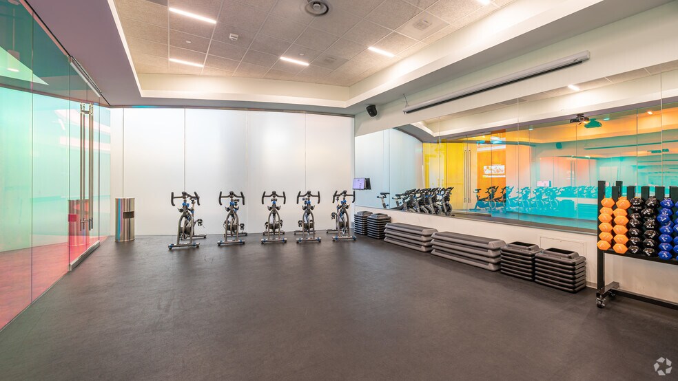 More Photos Of 1000 Main St, Houston Coworking Space