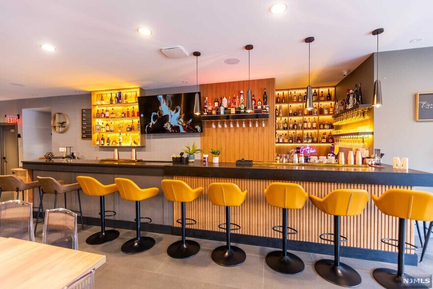 More Photos Of 526 Anderson Ave, Cliffside Park General Retail For Sale