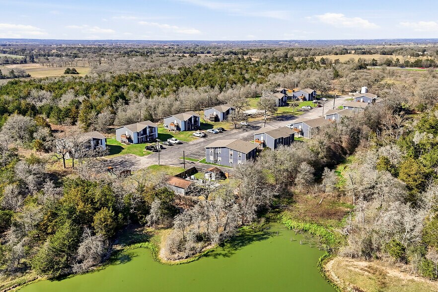 More Photos Of 1105 Westwood Ln, Giddings Apartments For Sale