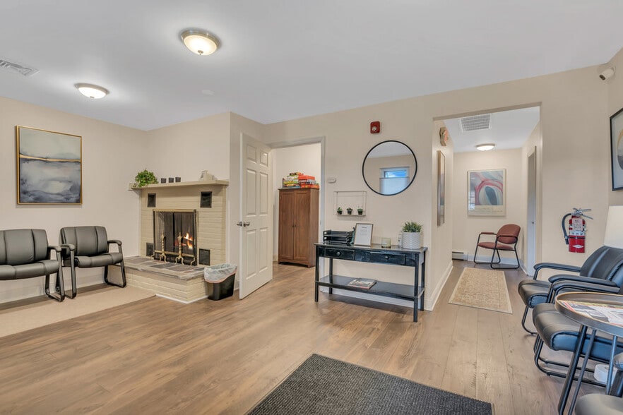 More Photos Of 411 State Route 34 N, Colts Neck Storefront Retail Office For Lease