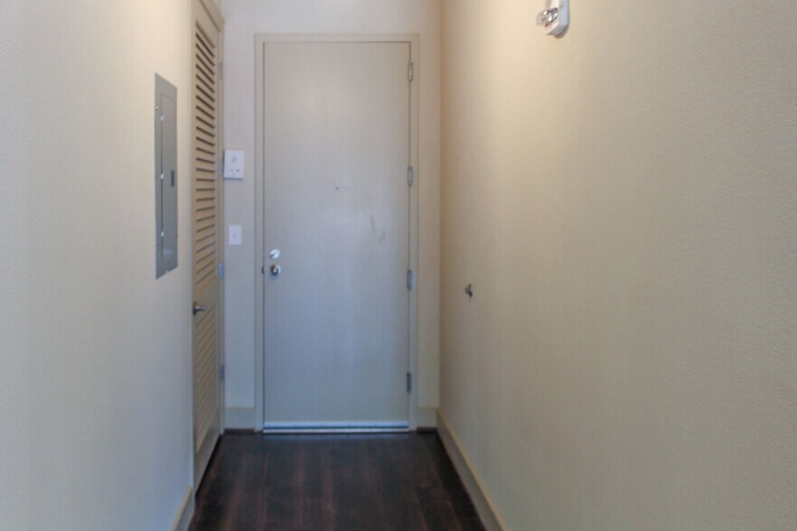 More Photos Of 79 Commerce St, Montgomery Apartments For Lease