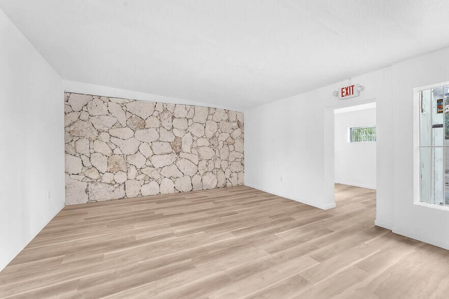 More Photos Of 1420-1422 NE 163rd St, North Miami Beach General Retail For Sale