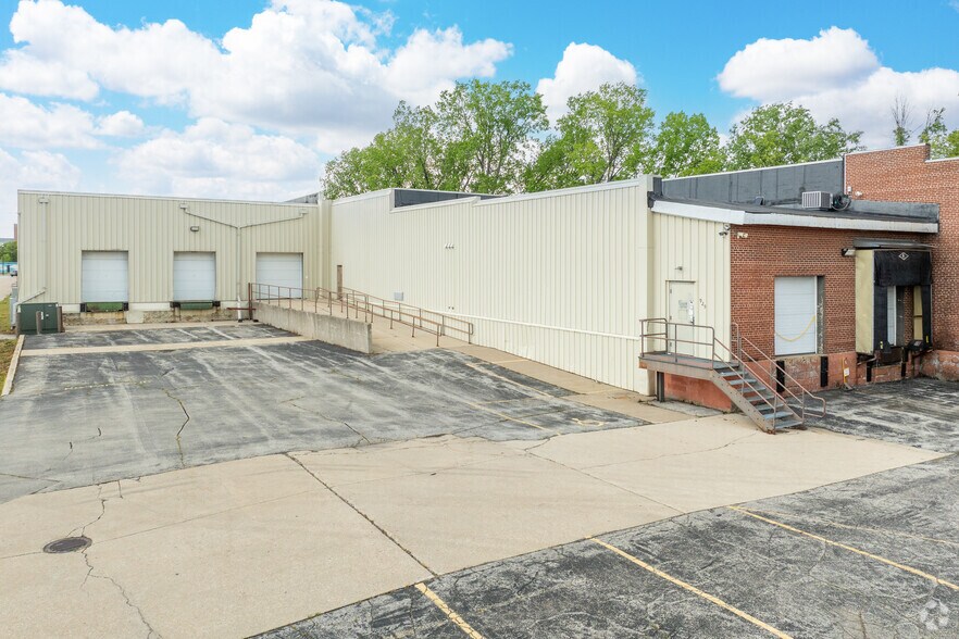 More Photos Of 929 Cedar St, Green Bay Warehouse For Lease