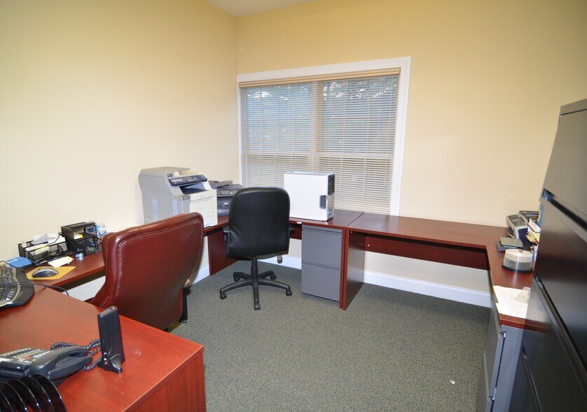 More Photos Of 4 Walter E Foran Blvd, Flemington Office For Sale