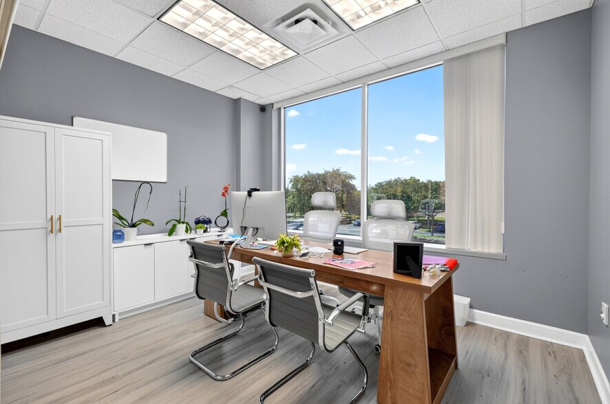 More Photos Of 6200 Metrowest Blvd, Orlando Office For Sale
