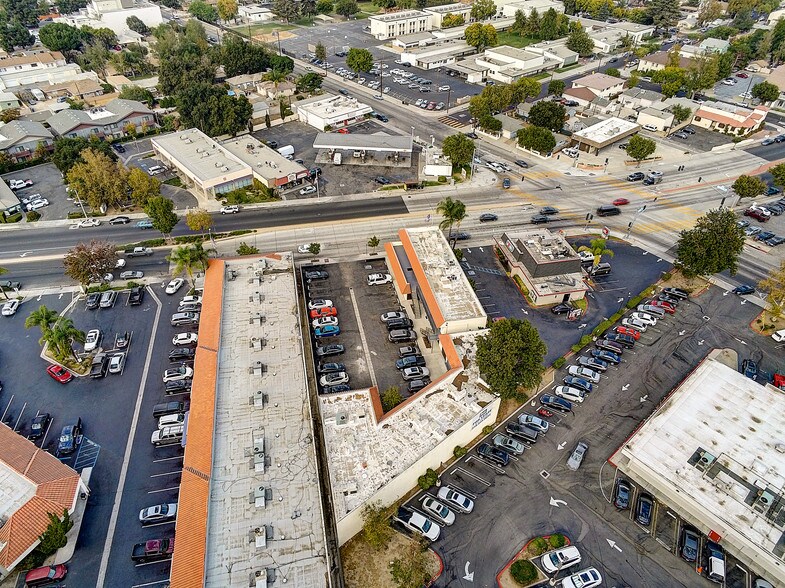More Photos Of 22916 Lyons Ave, Santa Clarita Storefront Retail Office For Lease
