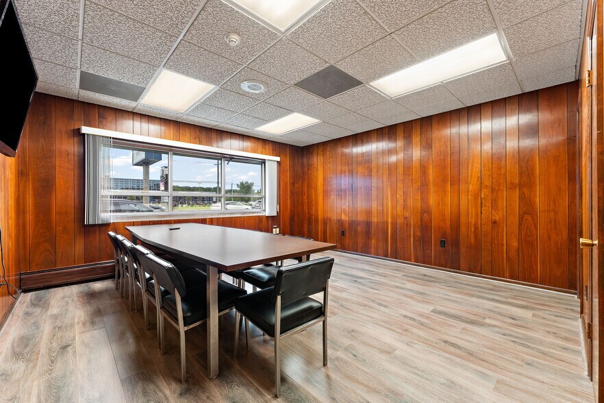 More Photos Of 6675 Broadway, Merrillville Auto Repair For Lease