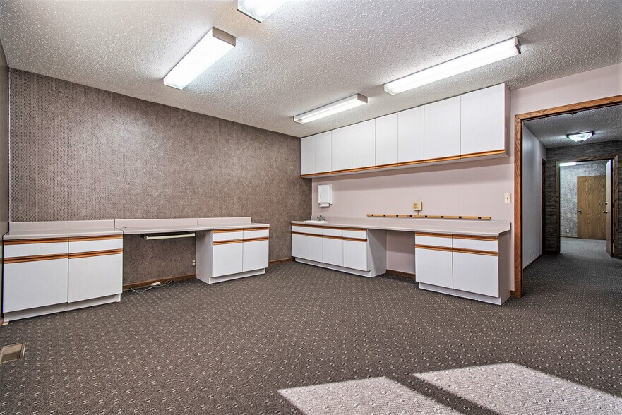 More Photos Of 1010 N Broadway St, Red Oak Medical For Lease