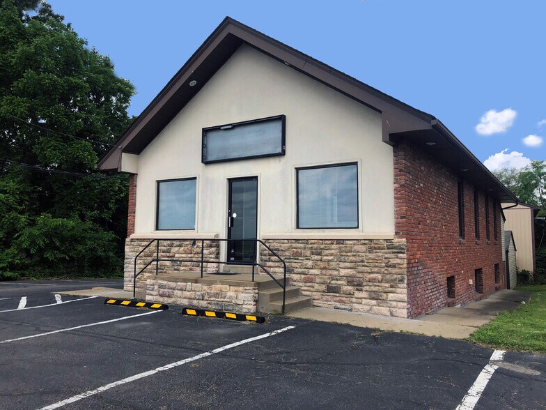 Primary Photo Of 5964 Steubenville Pike, McKees Rocks Office For Lease