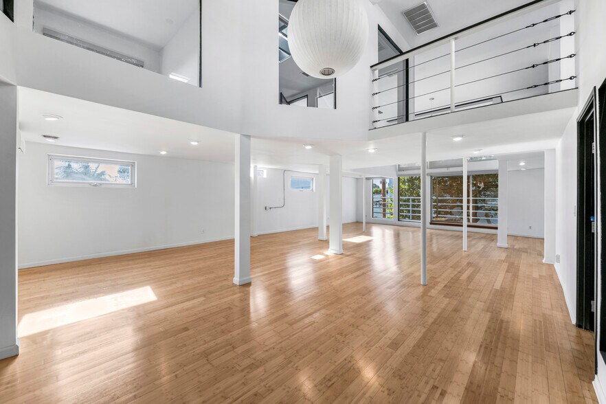 More Photos Of 1350-1352 Abbot Kinney Blvd, Venice Loft Creative Space For Lease