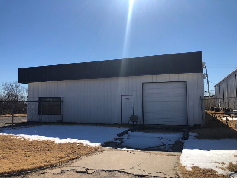 More Photos Of 1000 NW 82nd St, Oklahoma City Manufacturing For Lease