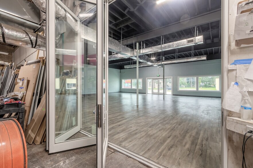 More Photos Of 719 N Ridgewood Ave, Daytona Beach General Retail For Sale