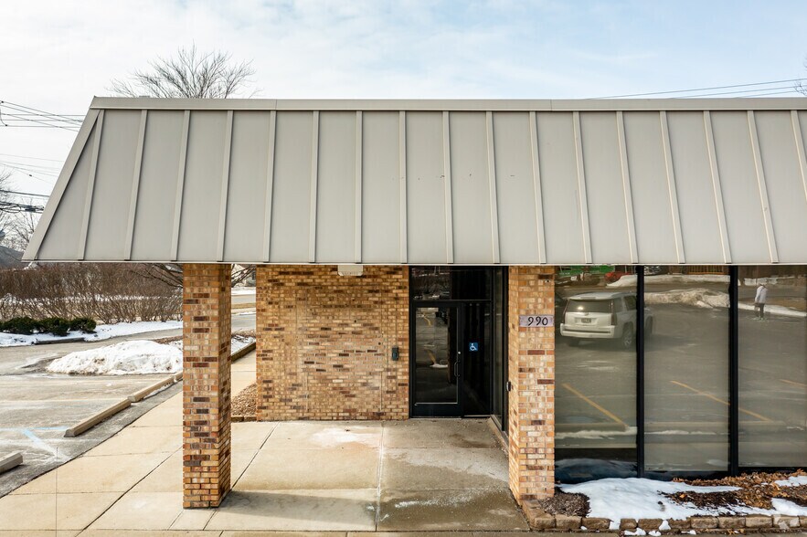 More Photos Of 990 S Lapeer Rd, Oxford Bank For Lease