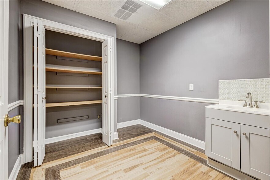 More Photos Of 7175 Jonesboro Rd, Morrow Office For Lease