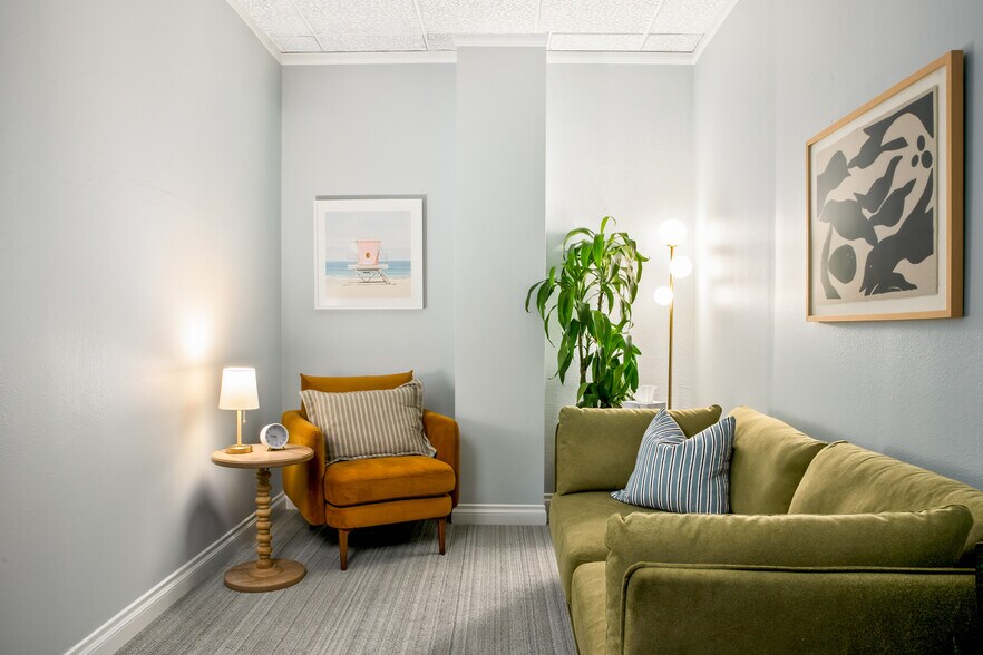 More Photos Of 7855 Ivanhoe Ave, La Jolla Office For Lease