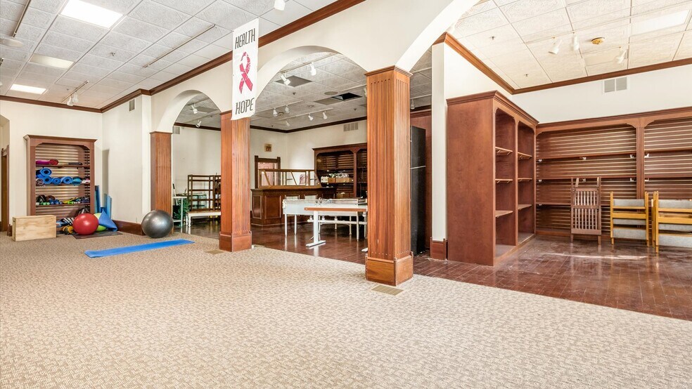 More Photos Of 701 Main St, Dresden Storefront For Lease
