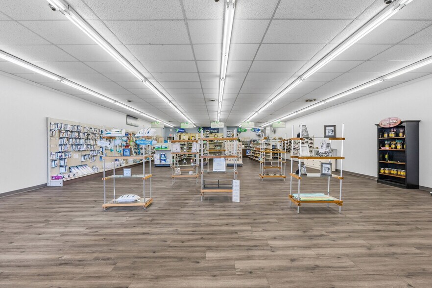 More Photos Of 3 Geddes Street Ext, Holley Supermarket For Sale